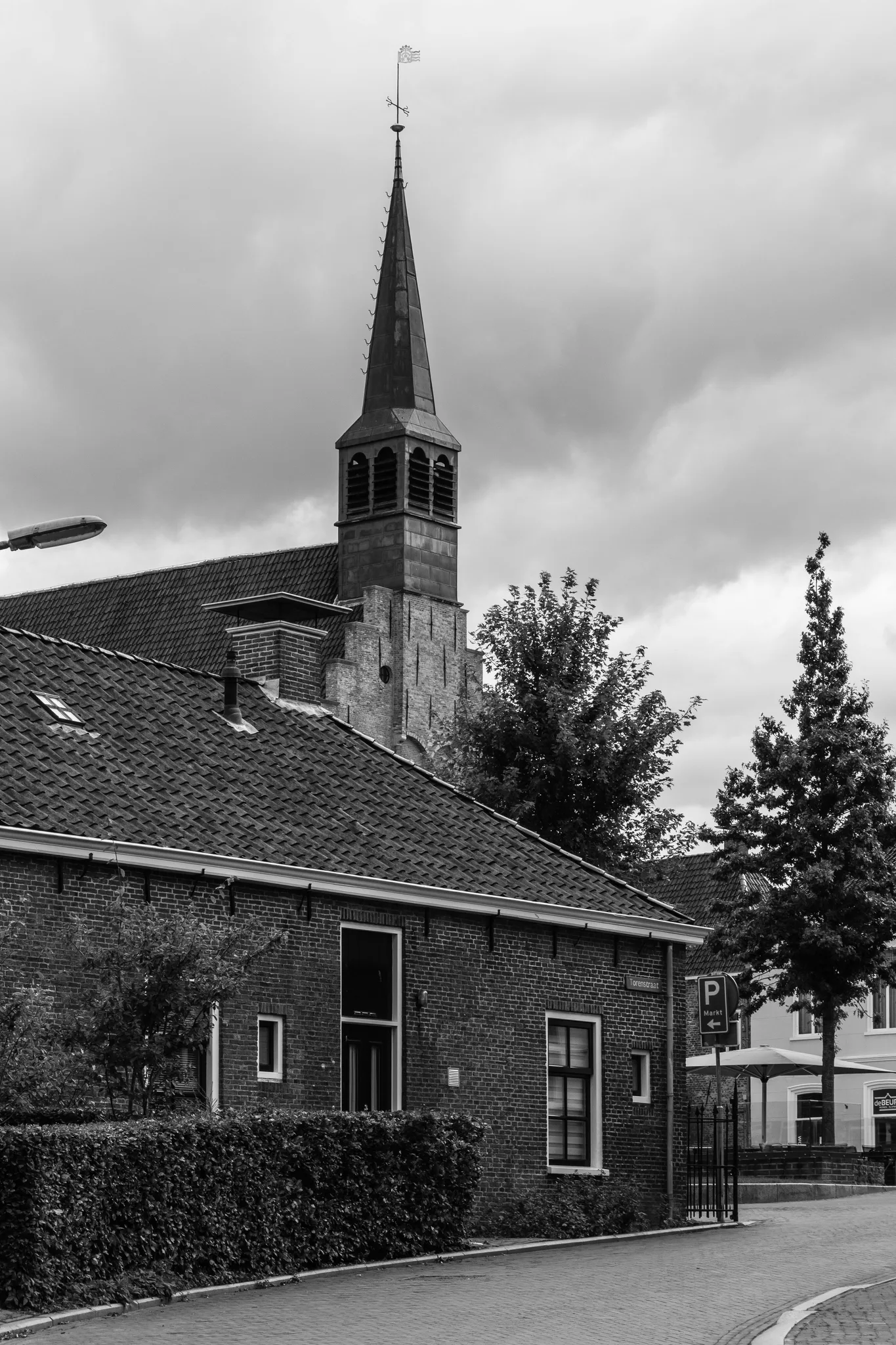 Dokkum, view of the Sint-Martinuskerk (tower) from the Torenstraat.