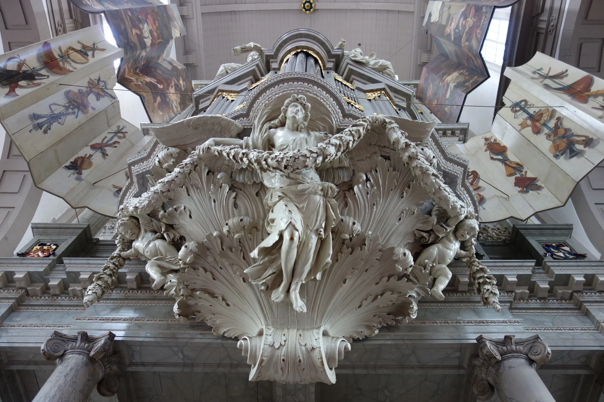 Onderzijde van het grote orgel in de Westerkerk in Amsterdam.
